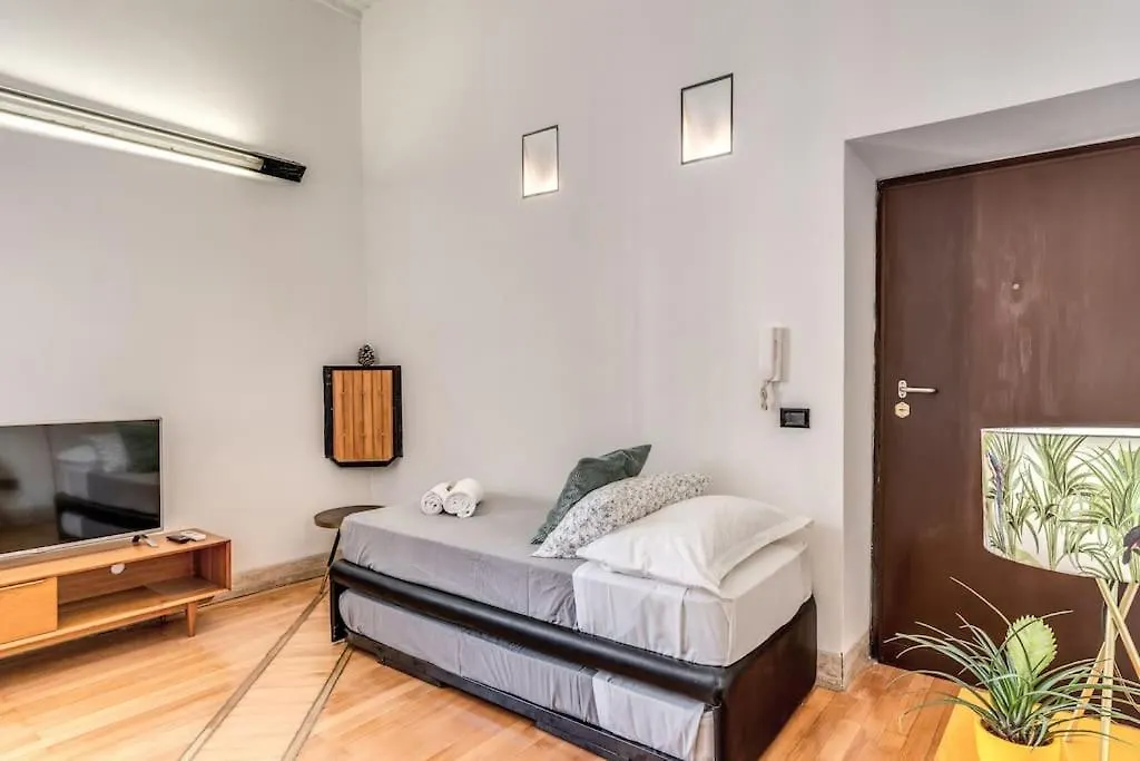 Trastevere At Piazza Giuditta Arcuati Suite Rome Italy